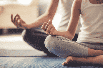 yoga kan helpen om stress te verminderen