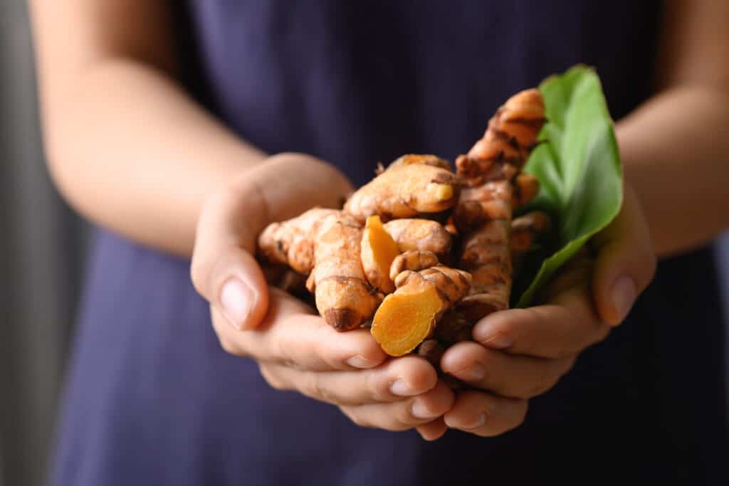 Kurkuma als Natuurlijk Ontstekingsremmend Middel: Een Diepgaande Gids